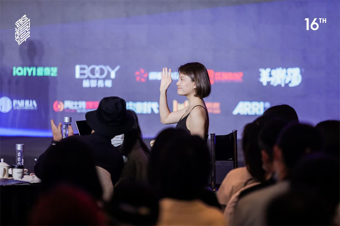 创投会主持人、导演邵艺辉