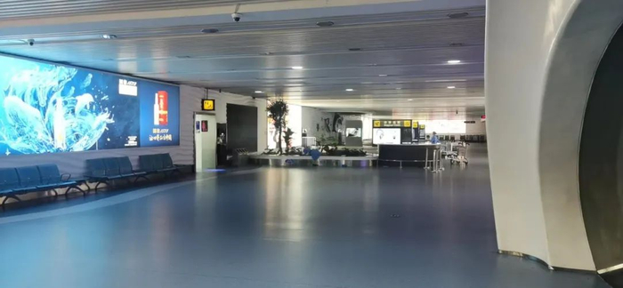 ▲空无一人的三亚凤凰机场到达大厅&nbsp;来源：受访者供图