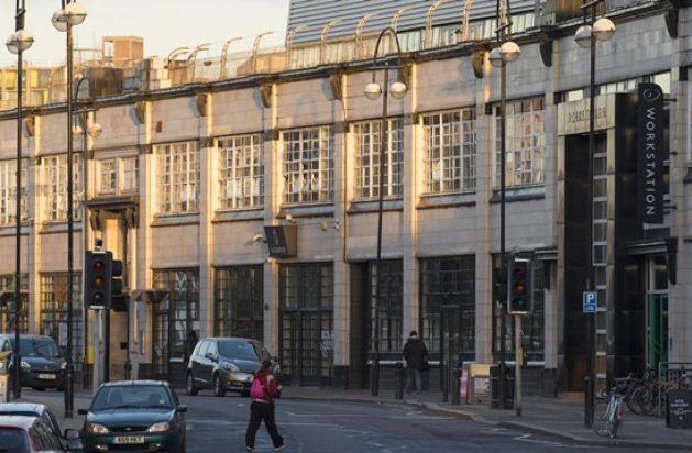 陈列室电影院和工作站（Showroom Cinema and Workstation）。图片来自网络