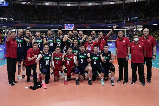 2022年参加世界男排联赛的中国男排（国际排联供图）