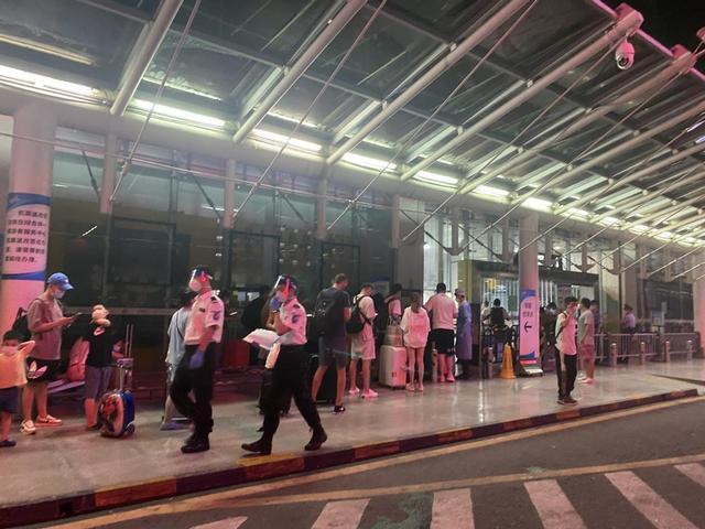 8月6日，三亚凤凰国际机场。受访者供图