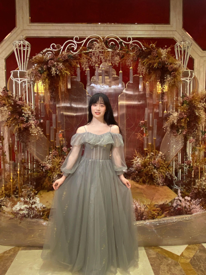 婚礼上，作为职业伴娘的馨馨。本文图片均为受访者 供图