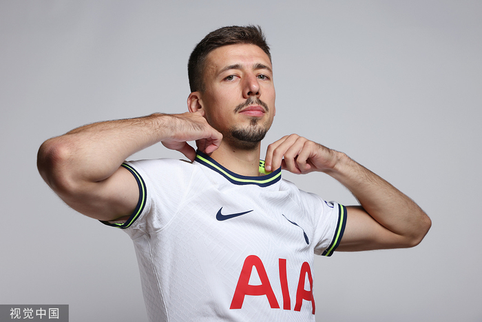 不愿意降薪的朗格莱已经被巴萨租借去了热刺。