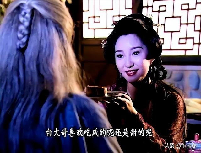 长大后才懂，为何康敏死缠着乔峰不放，看她小时候的表现就知道了