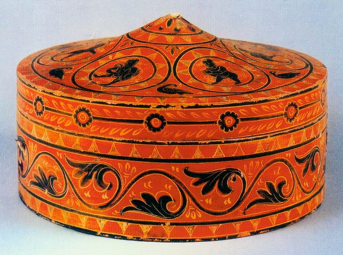 图1-5 库车苏巴什出土忍冬纹舍利盒