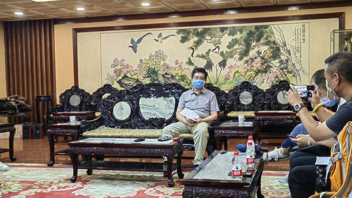 北京同仁堂国药集团总经理陈飞介绍参与服贸会相关情况 中国网财经记者摄