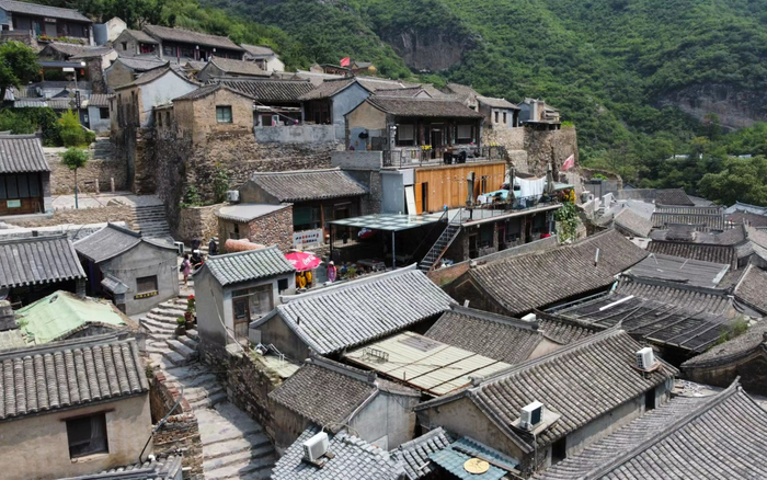 依山而建的爨底下村。新京报记者 周怀宗 摄