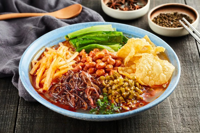 和辣条一样，螺蛳粉也是从地域美食发展成全国“网红”的 / 图虫创意