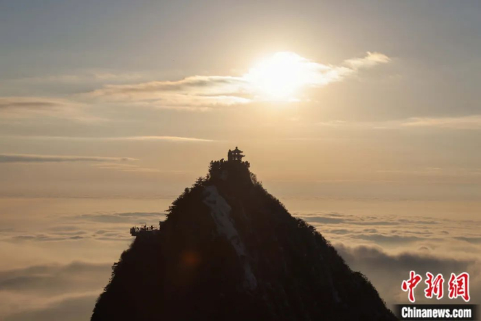 河南老君山。中新社发 王中举 摄