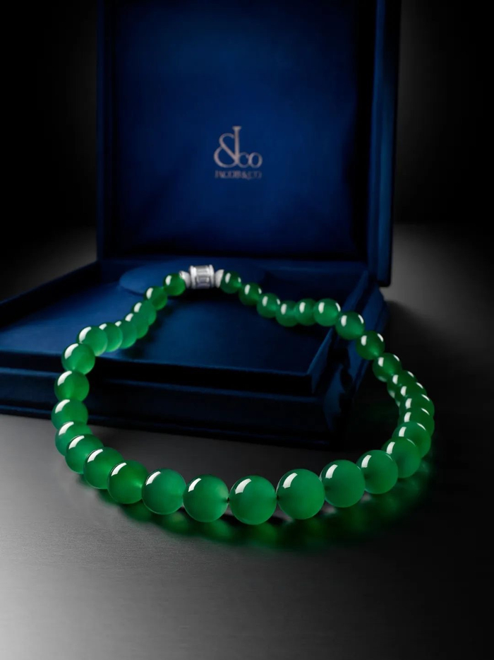 　Jacob & Co．特别定制天然翡翠珠配钻石项链 图片来源：苏富比