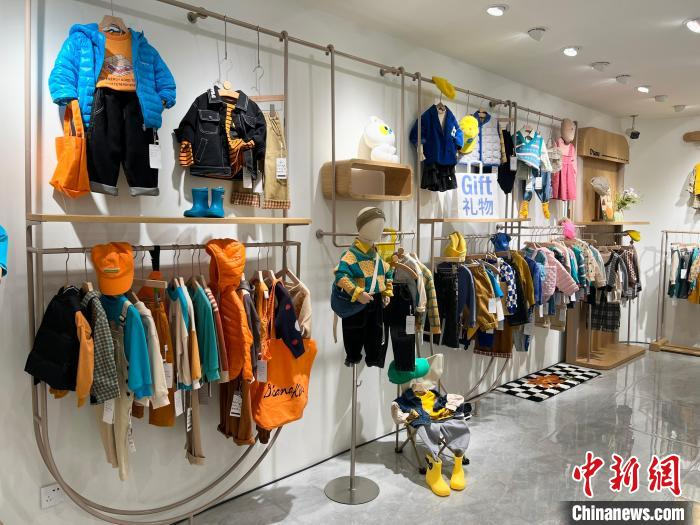 “蒂萨纳”品牌展示区 施紫楠 摄 摄