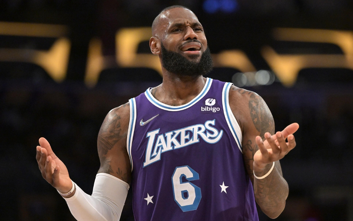 詹姆斯在湖人先后穿过两个号码：23号、6号。&nbsp; 资料图/视觉中国、IC photo
