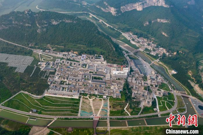 山西省晋城市陵川县大山深处的丈河村依山临水而建。　韦亮 摄