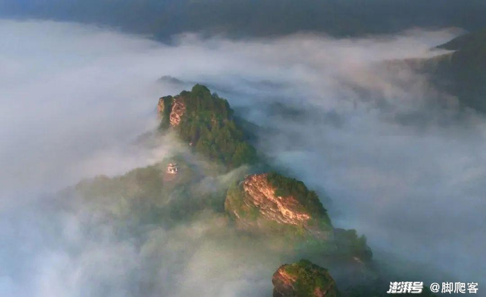 云海中的东西岩©浙江东西岩风景区提供