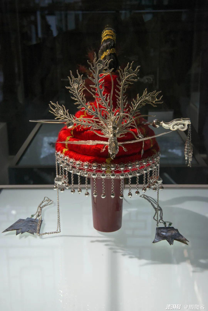 畲族凤冠©全景创意