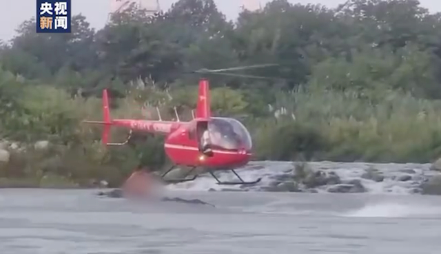 救援现场 截图来源：央视新闻客户端 