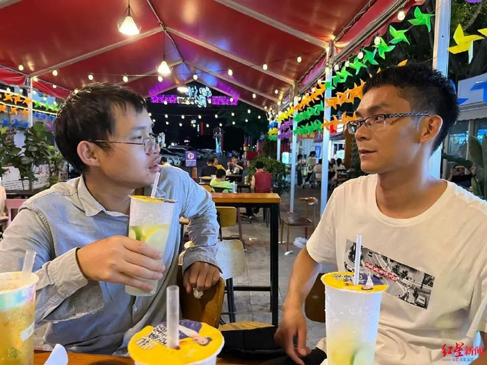 唐尚珺（右）和何汉立