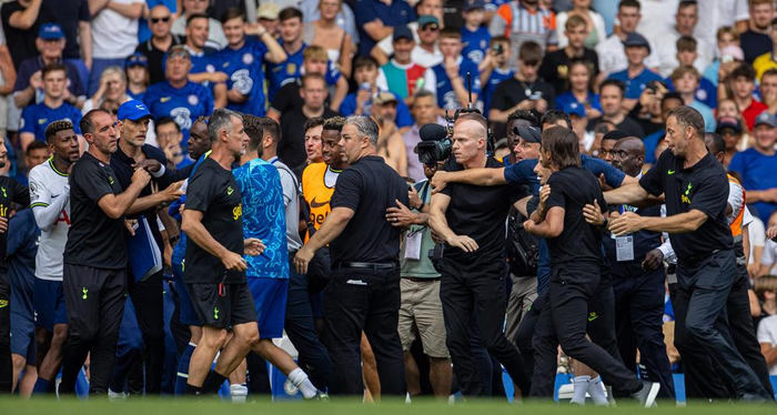  图赫尔与孔蒂爆发冲突。图片来源：新华社