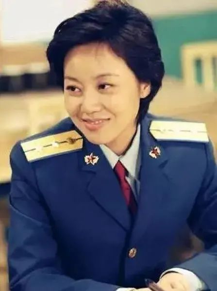 51岁闫妮回首离婚:我红遍全国,却失去了他