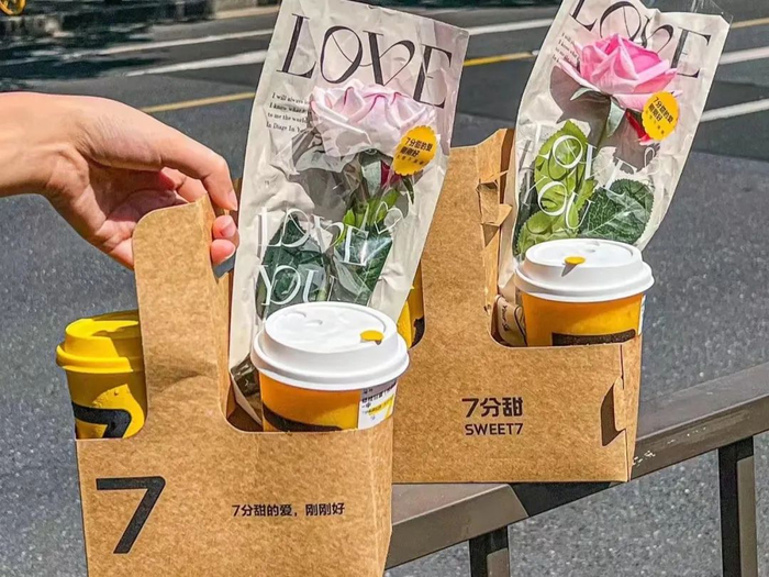 七夕品牌日推出清椰杨枝甘露手提花盒套餐