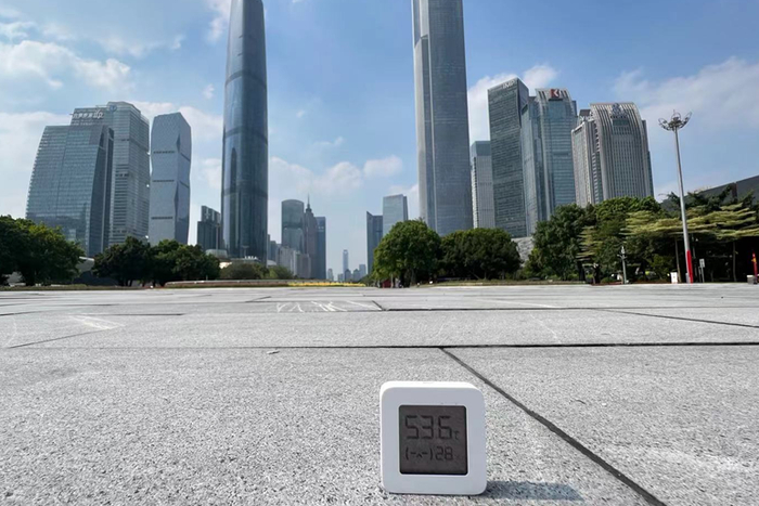 7月26日，广州花城广场地面温度高达53.6℃摄氏度。