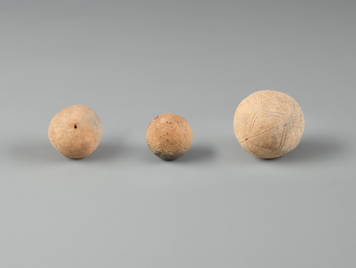 陶球3件 大溪文化（公元前4400年—前3300年） 湖南省博物馆藏