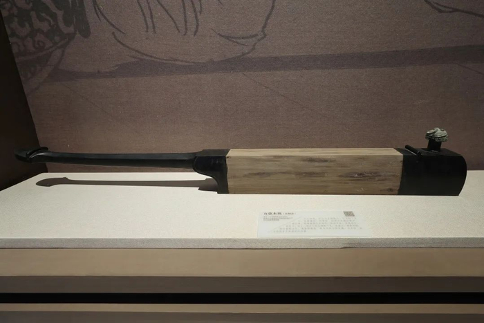 西汉 五弦木筑 （展出为复制品） 材质：木 长沙简牍博物馆藏