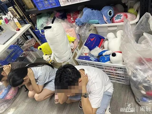 捣毁售假窝点3处、制假窝点1处，查获各类假冒品牌系列玩偶2600余个，涉及30余种品类，涉案金额2500余万元。