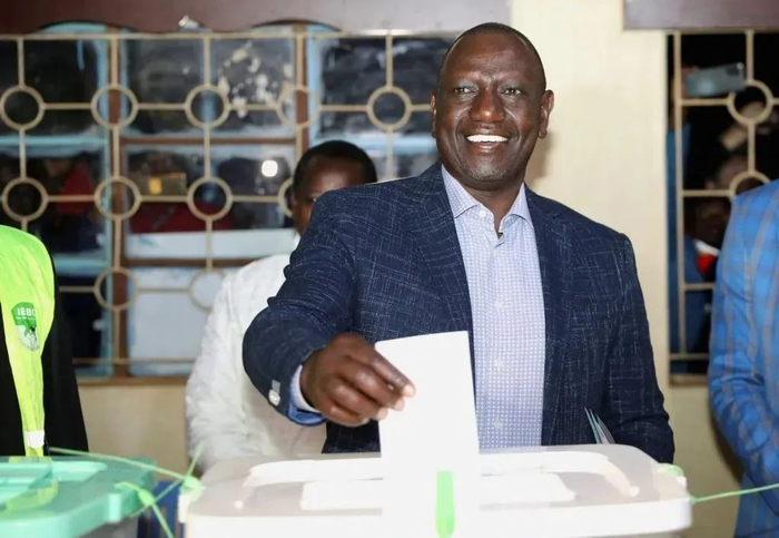 　▲当地时间2022年8月9日，肯尼亚，肯尼亚总统候选人鲁托在大选期间投票。图/IC photo