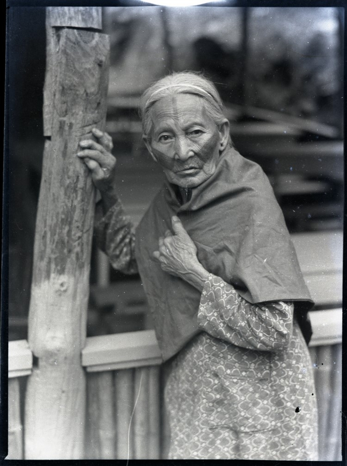 郎静山的纪实作品《最后的纹面人》