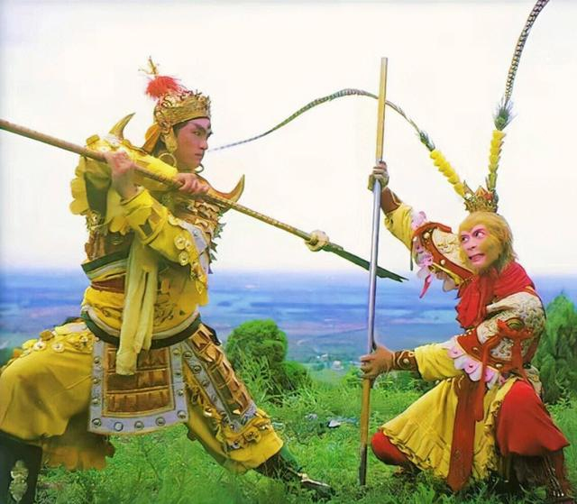 中国神话故事里,杨戬是怎样的存在?与孙悟空称兄道弟,跟哪吒师兄弟关系