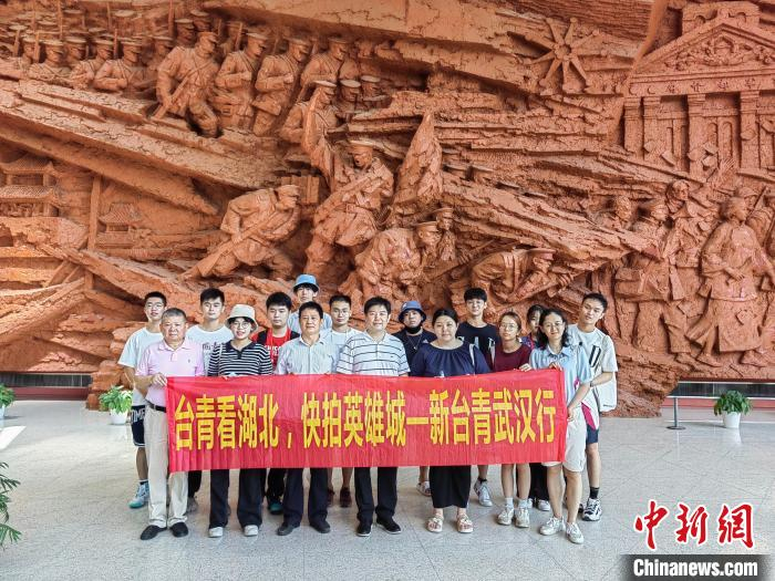 参加活动的台青合影 冯丹 摄