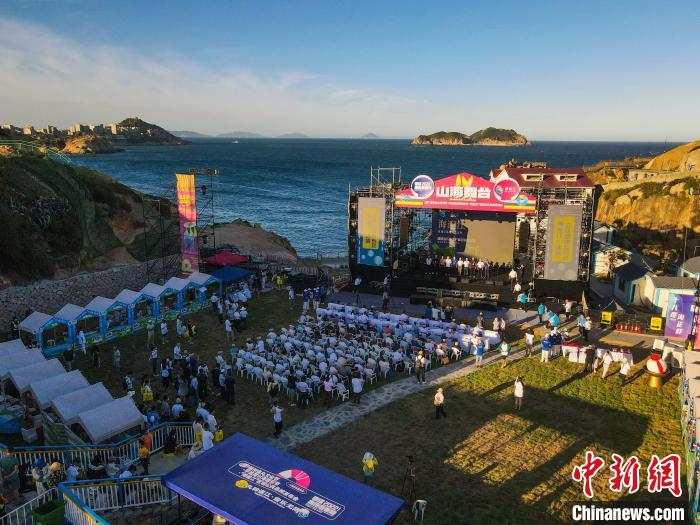 2022年第二届福州鱼丸文化节在福建省福州市连江县苔菉镇平流尾地质公园举行。　连江县融媒体中心 供图