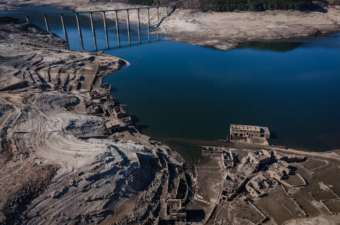 西班牙利马河“鬼村”鸟瞰图