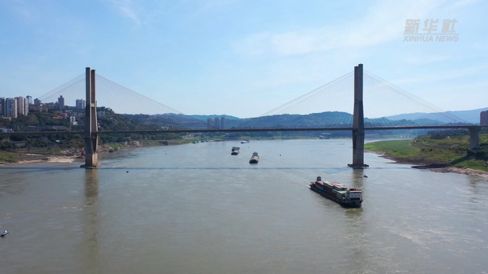 重庆长江现汛期反枯水情航道部门力保通航安全