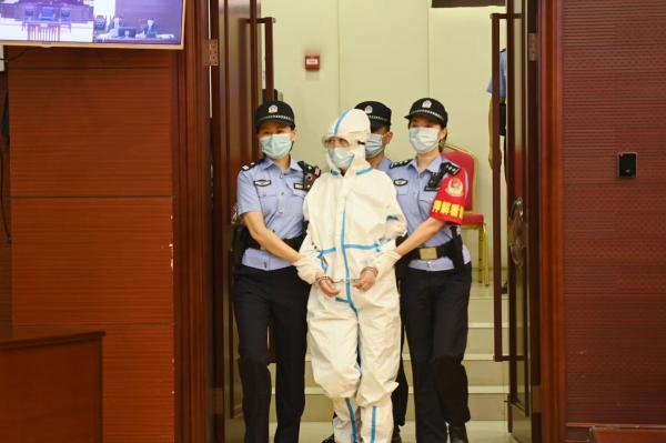 庭审现场。图均来自 江西高院