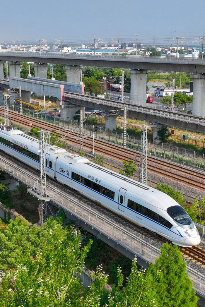 连云港，是陇海铁路的东端点。摄影/王健民