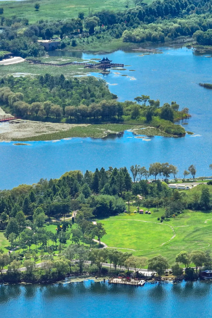 东海县西双湖，东海县盛产水晶，《西游记》里东海龙宫就是水晶宫。摄影/李琼