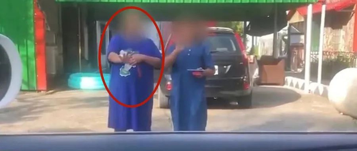  高女士（左）希望女儿能早点回来 图片来源：视频截图