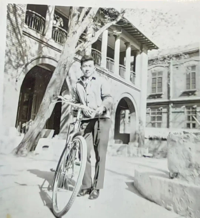 年轻时的戴孟超