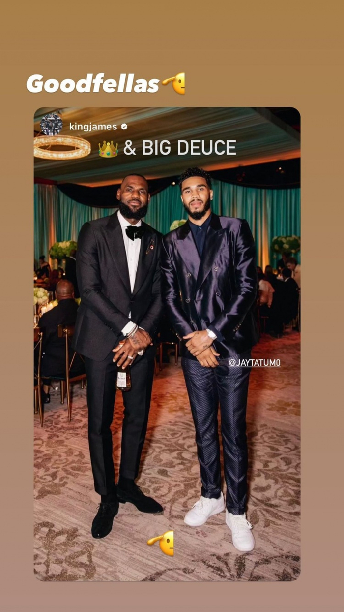 詹姆斯晒与塔图姆合影国王和大deuce后者好伙伴