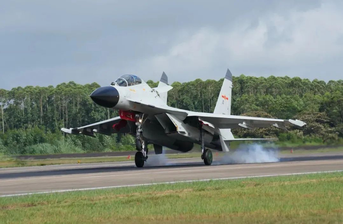 ▲战机安全着陆