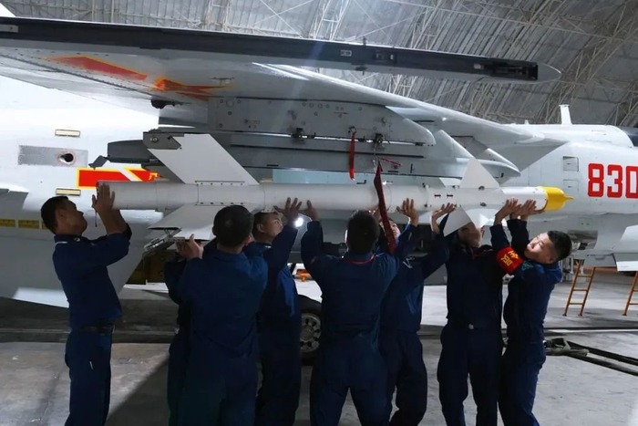 ▲合力装挂空空导弹