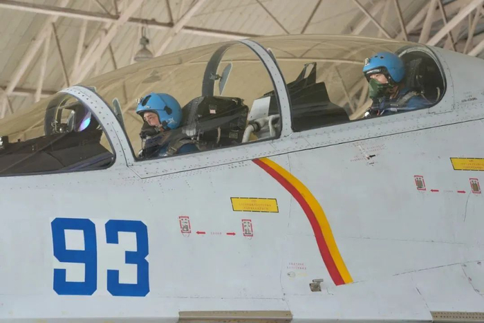 ▲飞行员待命出击