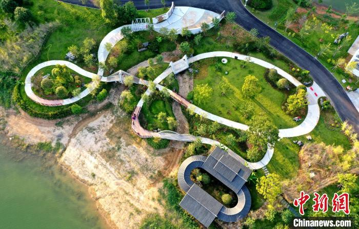 俯瞰广西河池园博园之柳州园全貌。　高东风 摄