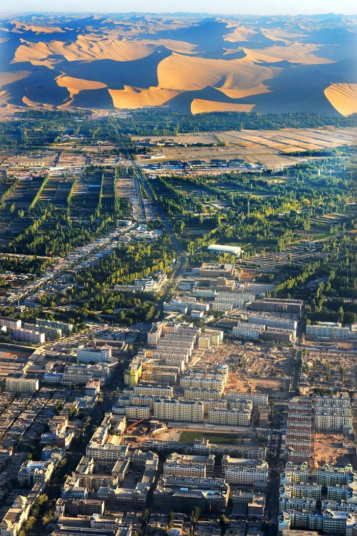 △ 酒泉，一座有着古老辉煌文明和宽广壮美景色的城。/ 图虫