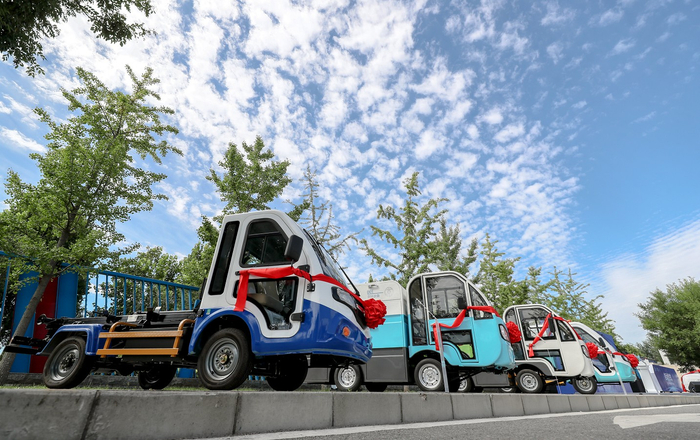 低速四轮环卫车