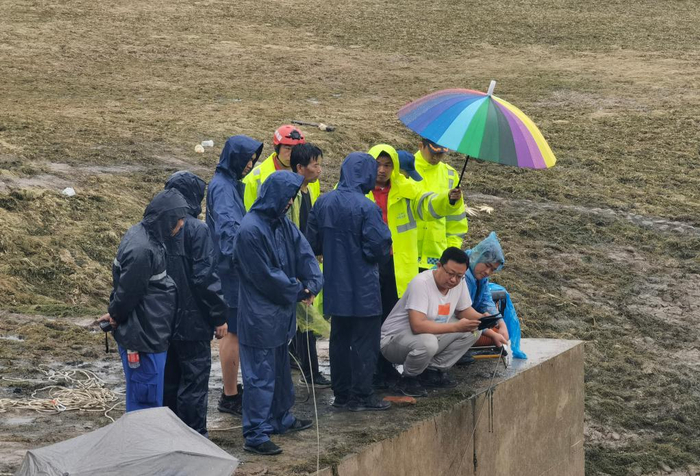 8月25日，汝州市云禅湖抓捕“怪鱼”现场。