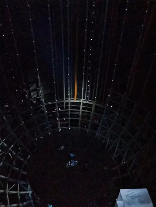 地下700米的“星空”。马骁妍摄