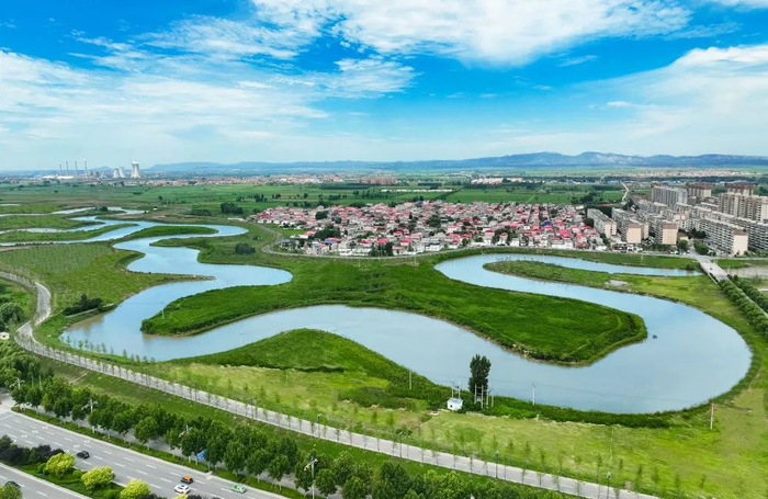 图为邯郸冀南新区滏阳河花官营段景色。